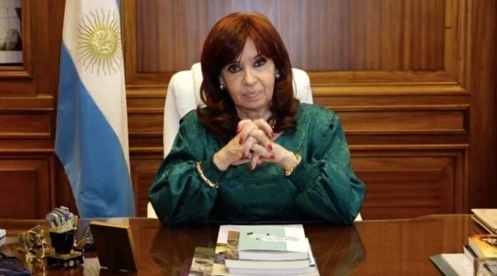 Condenan a Cristina Fernández a seis años de prisión y la inhabilitan para ejercer cargos públicos