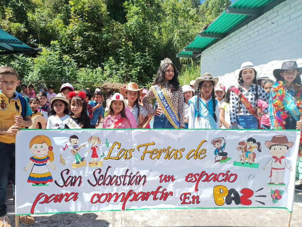 Estudiantes de escuela de San Vicente de la Revancha vivieron su feria escolar