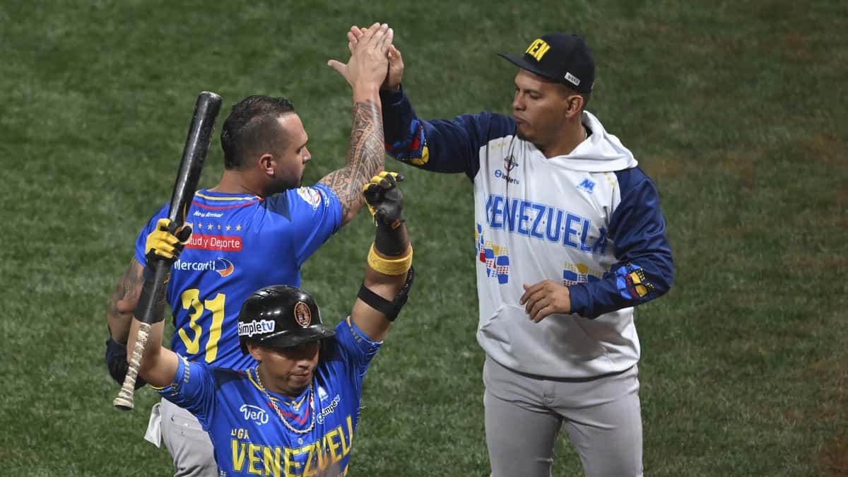 Venezuela se mantiene en pie y avanza a semifinales de la Serie del Caribe