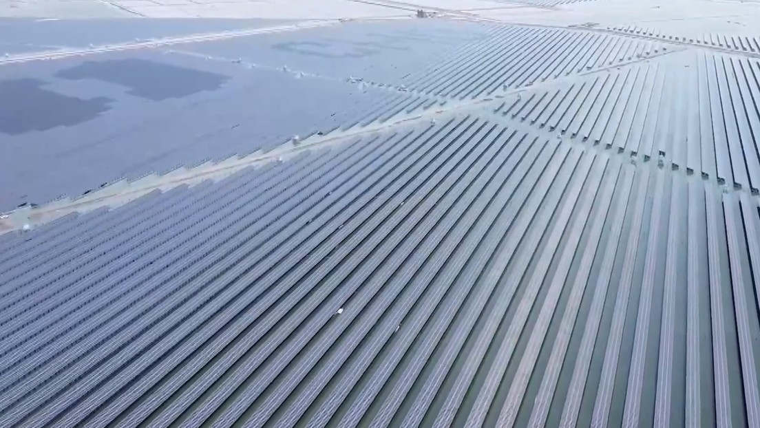 La mayor planta solar flotante del mundo construida sobre una salina ya está en marcha en China