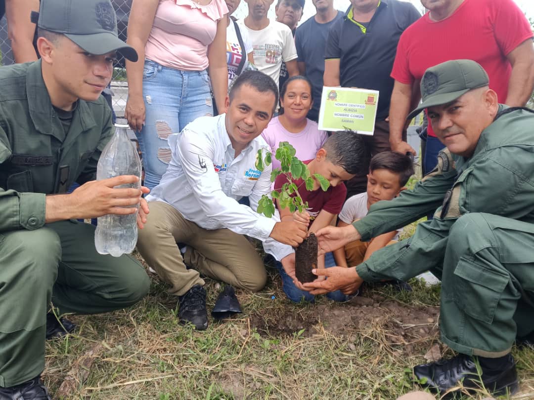 Con siembra de árboles, Transtachira celebro IX aniversario