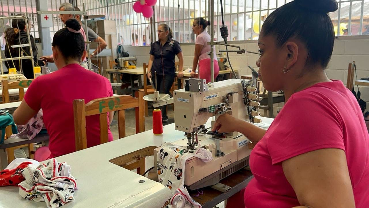 300 mujeres del Centro Penitenciario de Occidente, fueron formadas en varias áreas productivas