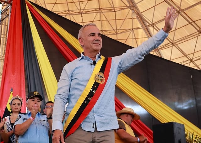 Freddy Bernal se juramenta para segundo periodo y promete seguir transformando la economía del estado andino