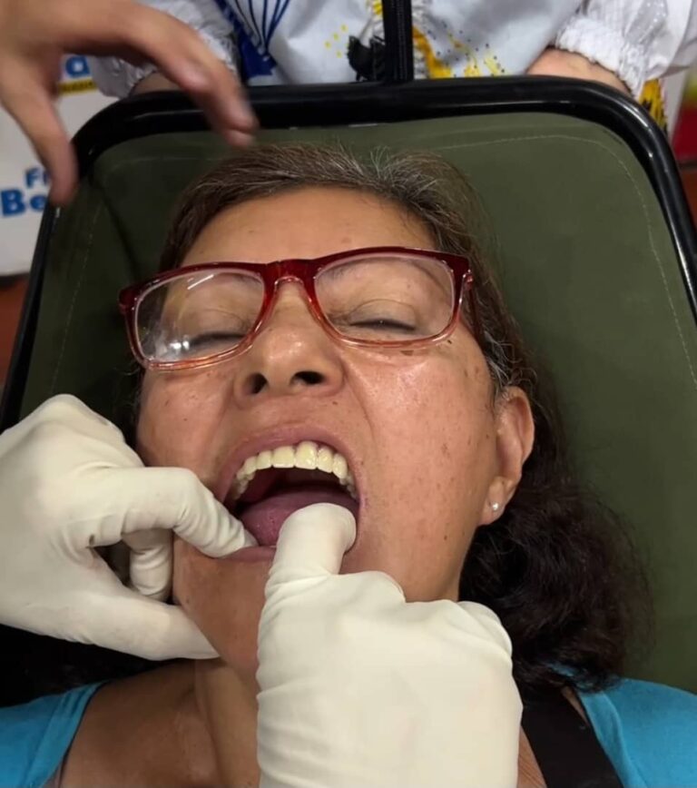 109 prótesis dentales  fueron entregadas a personas de la terccera edad en alianza instituciones  de salud privada y gobierno regional
