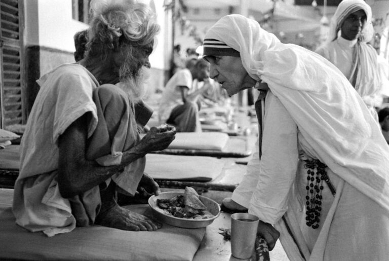 Madre Teresa de Calcuta: El Ángel de los Pobres y su Legado Controvertido