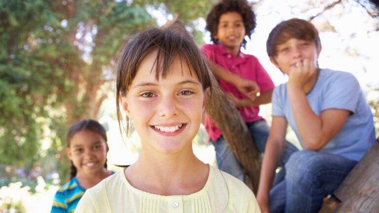 Tercera edición de ipsos education monitor: la mayoría de los países apoya la prohibición del uso de las redes sociales a menores