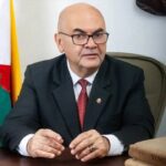 Hoy EL Dr. LUIS HERNANDEZ. EN LA FERIA DEL LIBRO