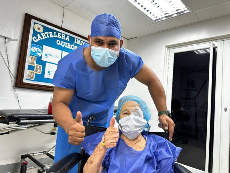75 cirugías oftalmológicas para pacientes con Alzheimer y Demencia Senil realizaaaron en conjunto Hospital Militar y  la Fundación de la Familia Tachirense