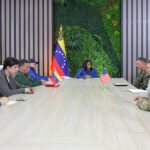Presidenta (E) Delcy Rodríguez se reunió inmediatamente con delegación de EEUU en el marco del despliegue de atención por los devastadores terremotos